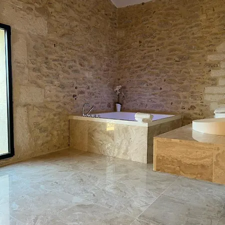 Domaine De La Trinite Montpellier Sud - Piscine A Debordement - Tennis - Plage 10 Min Bed and Breakfast *